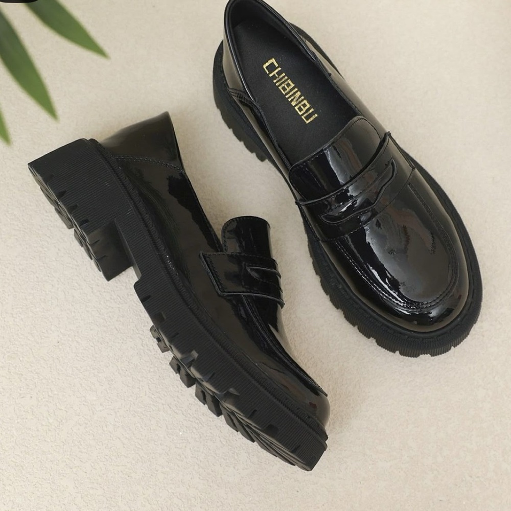 SHEIN Black Patent Leather Chunky Flats - Picture 2 of 2
